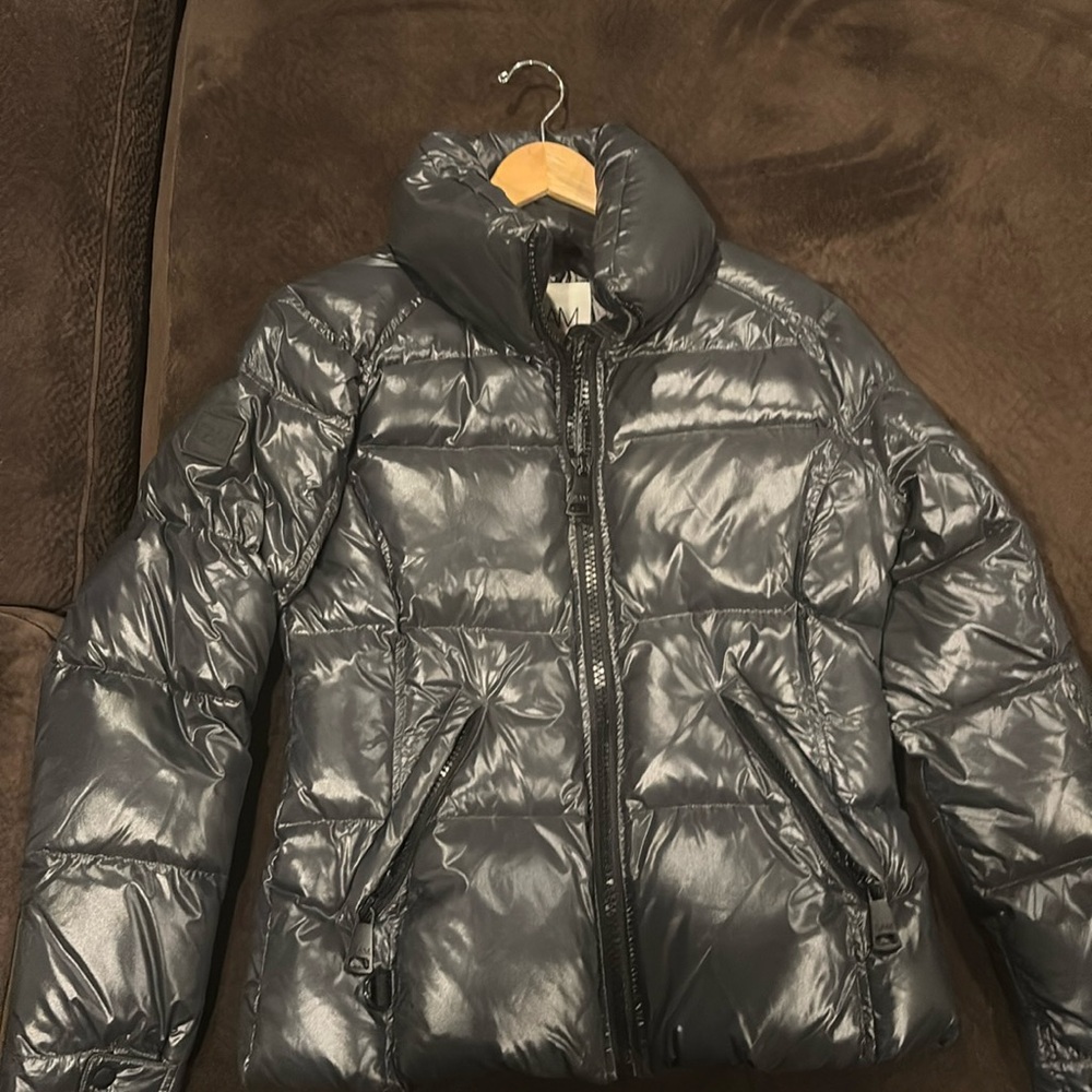 Sams Puffer Jacket in mint condition.
Slate grey. Super cozy and Warm.